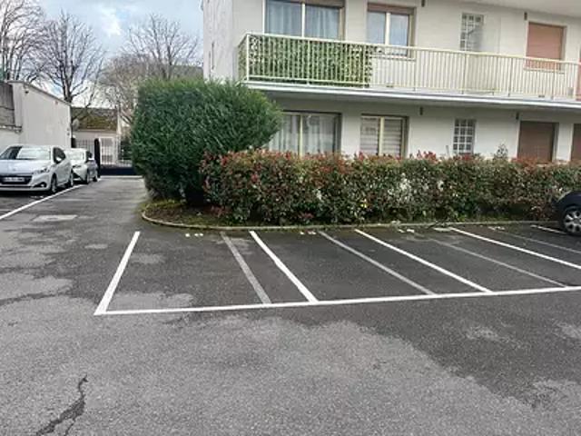 La Varenne Saint Hilaire 94210 Location parking au dernier étage