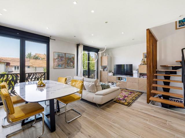 La Varenne Saint Hilaire Triplex avec deux terrasses et garage à 350 mètres du RER