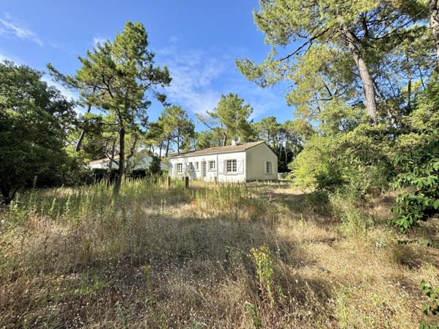 'LA VENDÉENNE' Ensemble immobilier avec maison et terrain à