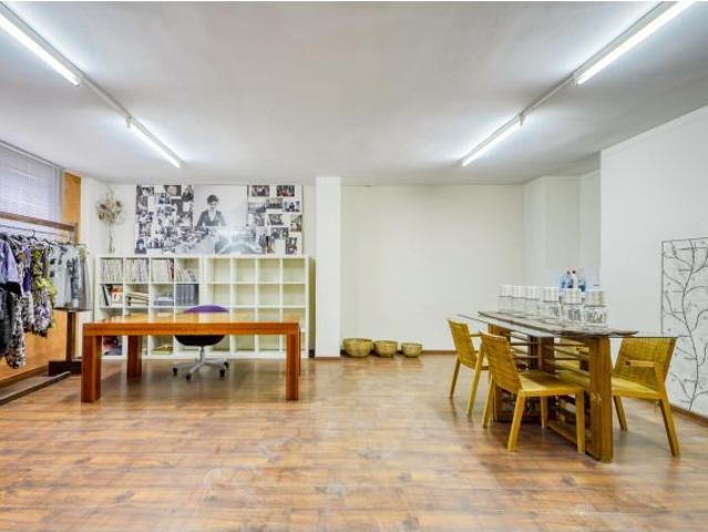 La versatilitat dun local comercial de 270,60 m2