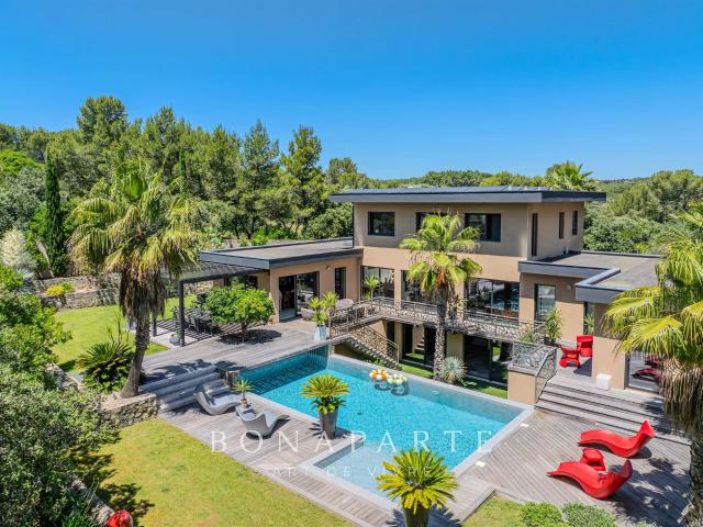 La Villa T5 Où Le Sud S’Installe À Demeure. 270m² Nîmes