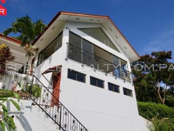 LA VILLA BLANCA