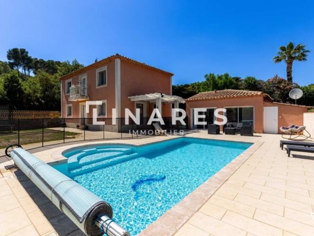 LA VILLA DE L'ÉTANG Villa T5 de 170m2 Jardin de 1760m2 Dépendance 13800 ISTRES
