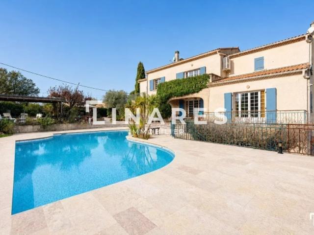 LA VILLA DES POSSIBLES Maison T7 de 369m2 Terrain 3275m2 Piscine 83170 Tourves