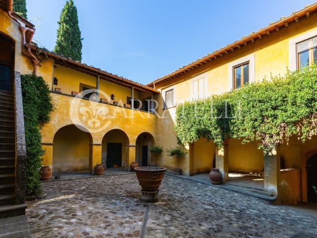 La villa storica nel Chianti fiorentino con la parta padrona. 700m² San Casciano in Val di Pesa