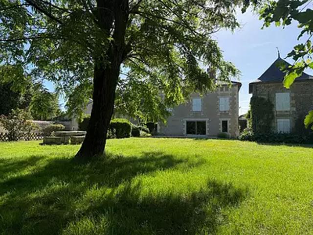La Villedieu du Clain 86340 Achat / Vente maison 10 pièces t10 au dernier étage piscine