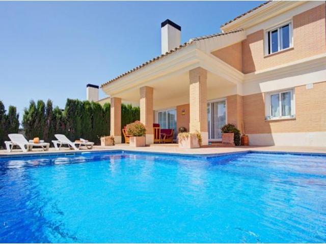 LA VIVIENDA DE TUS SUEÑOS EN SANTA CLARA GOLF!