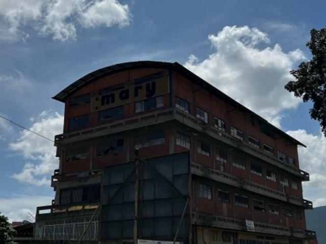 La Yaguara Edificio galpón industrial 4.721m2