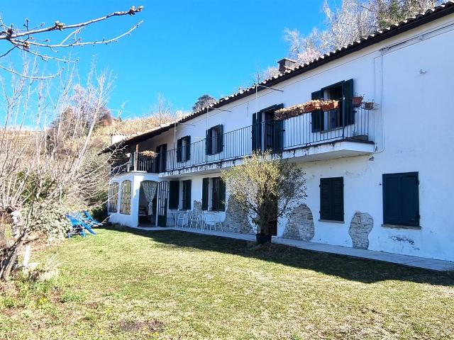 La affascinante Cascina circondata dal verde di Santo Stefan. 229m² Santo Stefano Belbo