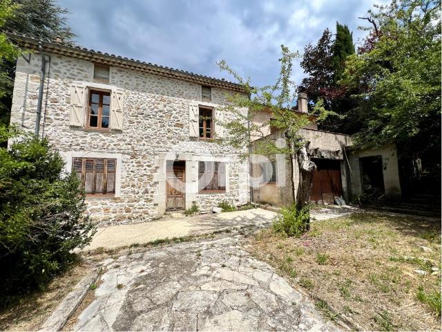 LA BASTIDE BASTIDE DE CARACTÈRE FORT POTENTIEL A RENOVER GARAGE SPACIEUX DIVISION PARCELLAIRE POSSIBLE COEUR DU VILLAGE