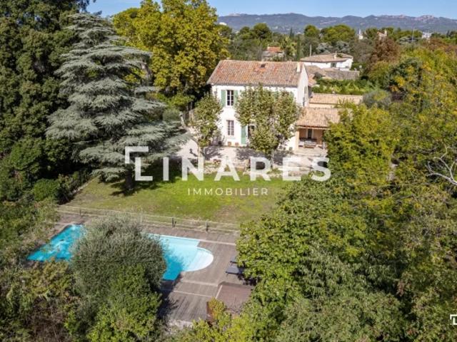 LA BASTIDE Propriété T7 de 280m2 Piscine Dépendances Terrain 1700m2 13012 LES 3 LUCS