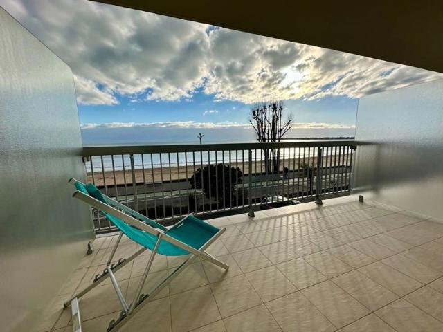 LA BAULE, FACE MER STUDIO EN 2ème ÉTAGE