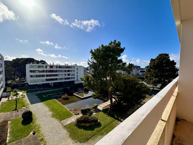 LA BAULE FACE AU PORT DU POULIGUEN, STUDIO EN DERNIER ÉTAGE
