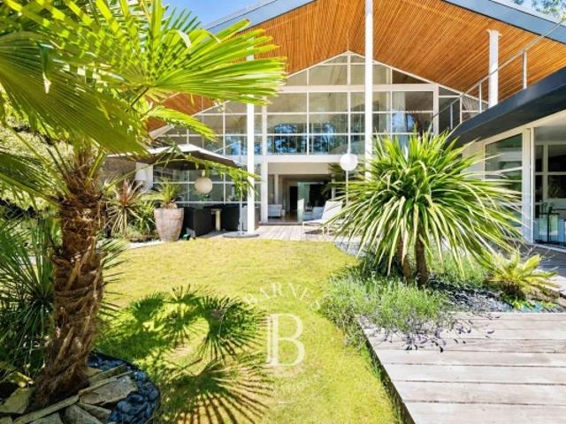 LA BAULE LES PINS Villa esprit loft avec piscine