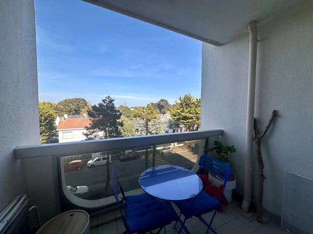 LA BAULE LES PINS, CHARMANT STUDIO EN 3ème ÉTAGE