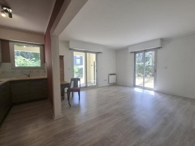 LA BAULE RESIDENCE SERVICE POUR SENIORS T2