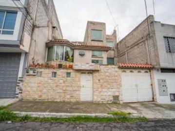 LA BILOXI CASA MARISCAL SUCRE 329.29m2 3 PARQUEADEROS