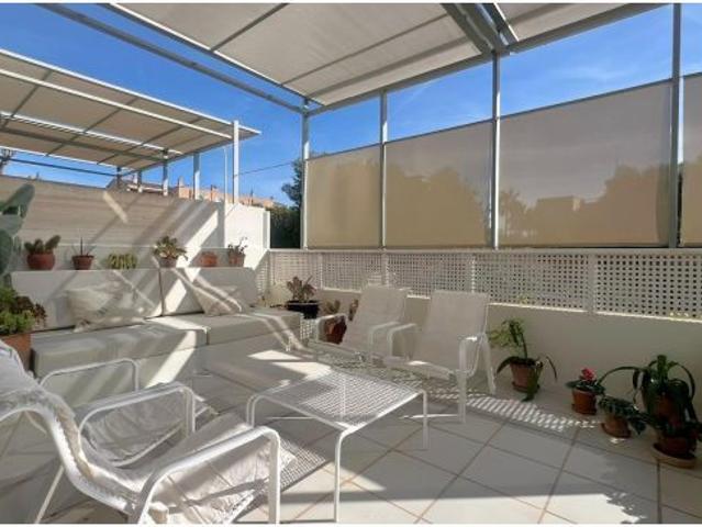 LA BONANOVA MODERNA CASA CON VISTAS AL MAR, PISCINA Y GARAJE