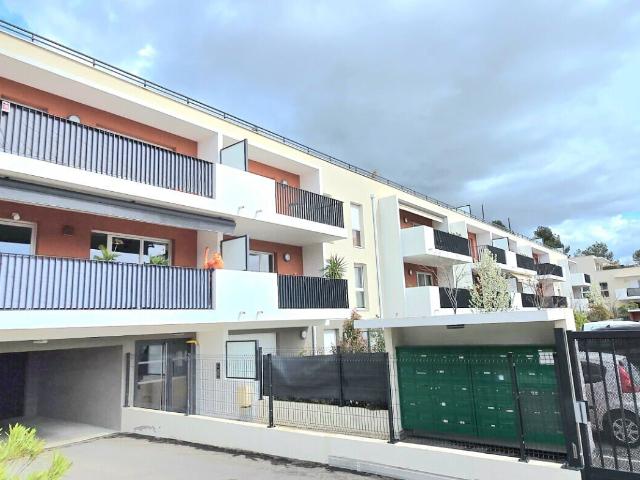 LA BOUILLADISSE. MAGNIFIQUE TYPE 3 AVEC TERRASSE ET PARKING AU