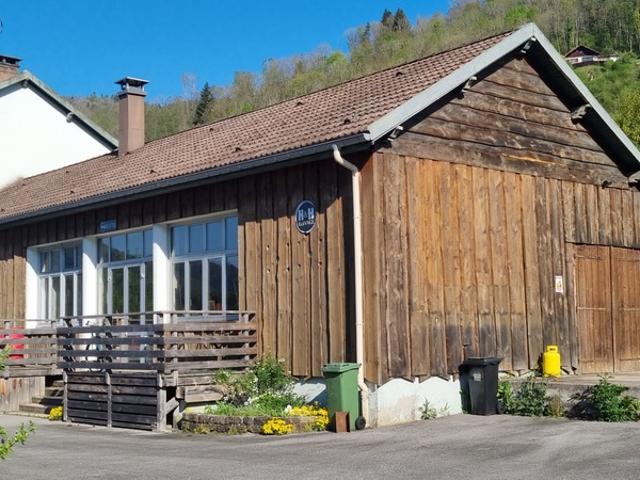 LA BRESSE 88 à vendre ancienne école T4 de 130m² terrain 300m²