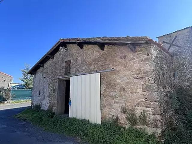 La Bruffière 85530 Achat / Vente maison 1 pièce t1 au dernier étage
