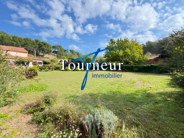 LA CADIERE BANDOL BASTIDE 1900 DE 109M2 HAB SUR 8589m2 DE TERRAIN 'UM' ET NATURE DE TERRE