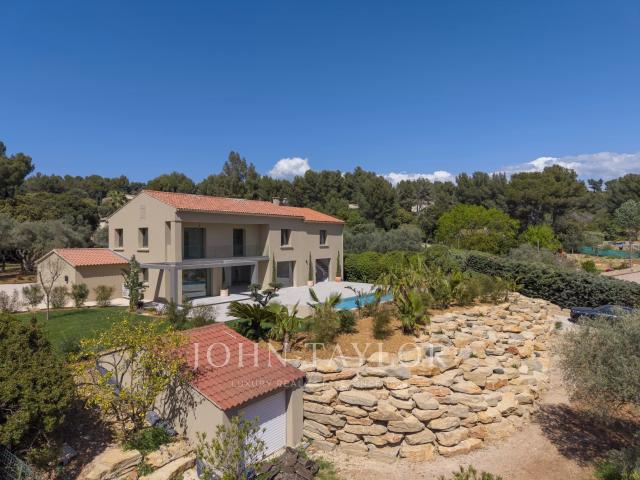 La Cadière d’Azur – Bastide rénovée de 250 m² avec piscine et vue campagne