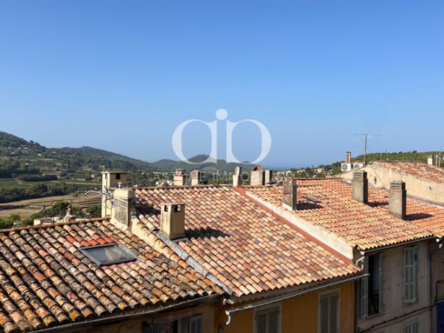 LA CADIÈRE D'AZUR Au coeur du village, superbe appartement