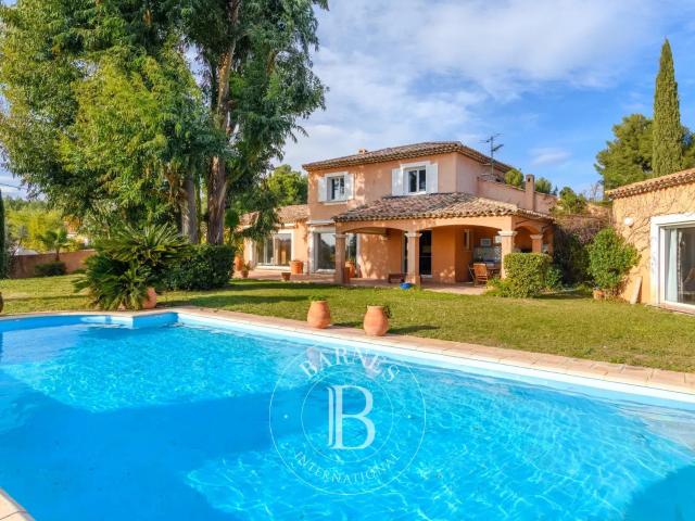 La Cadière d'Azur, belle villa vue mer, 180 m², secteur rési. 184m² La Cadière d'Azur