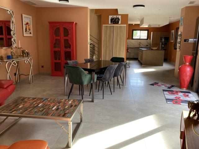 La Capte en pleine propriété Villa composée au rdc patio, un Séj