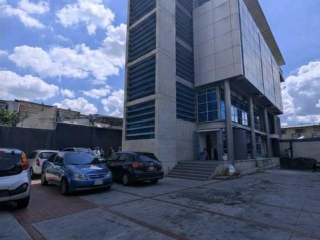 La Castellana vendo o alquilo edificio uso mixto