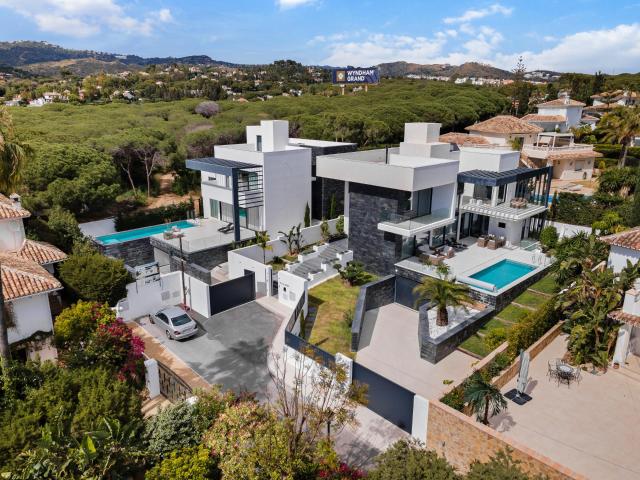 ¡La casa de sus sueños le espera en Marbesa!. Entre en un mu. 670m² Marbella