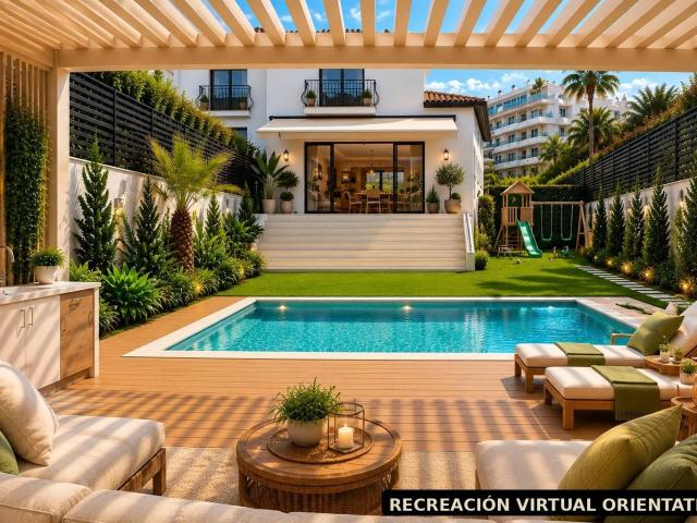 ✨ *La casa que demuestra que sí es posible tener jardín y privacidad en el centro de Estepona