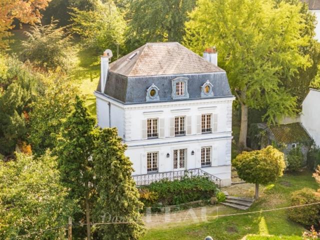LA CELLE SAINT CLOUD DEMEURE DE CARACTERE A RENOVER