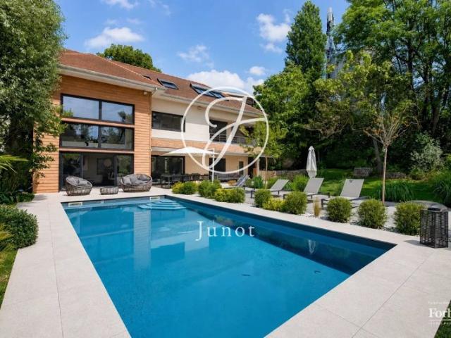La Celle Saint Cloud LES SABLONS Maison 352.81 m² 4 chambres Jardin et piscine