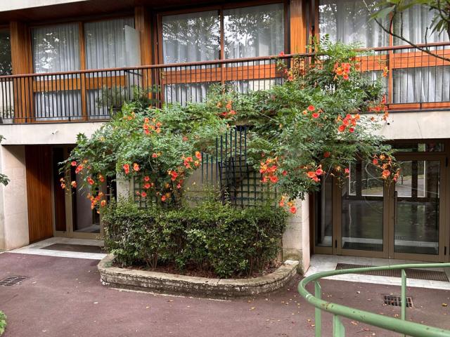 LA CELLE ST CLOUD STUDIO
