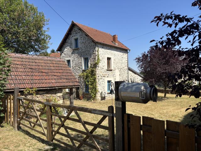 La Cellette Maison très spacieuse en pierre, composée de deux parties d'habitation, sur un terrain de plus d