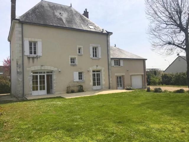 LA CHAUSSÉE ST VICTOR Maison 7 pièces 220 m²