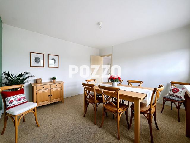 LA CHAISE BAUDOUIN: appartement T4 101 m2 à louer