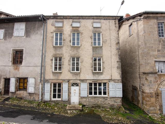 LA CHAISE DIEU Maison de 8 Pièces 6 Chambres