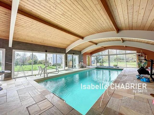 LA CHAPELLE SAINT LAUD, MAISON D'ARCHITECTE AVEC PISCINE