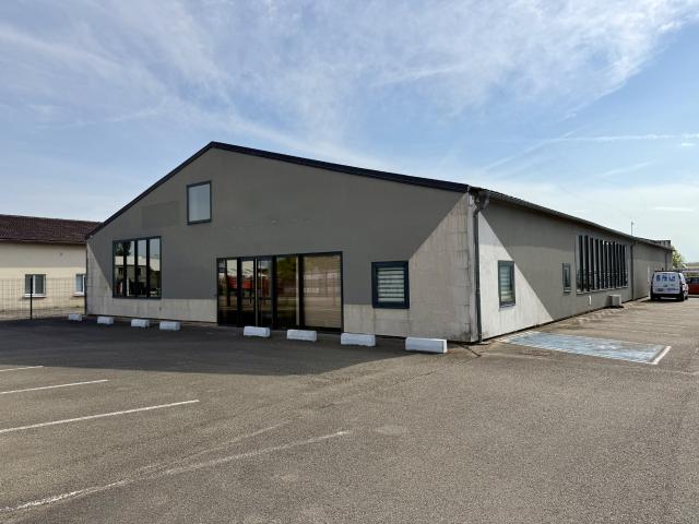 LA CHAPELLE ST LUC Bâtiment 950m2