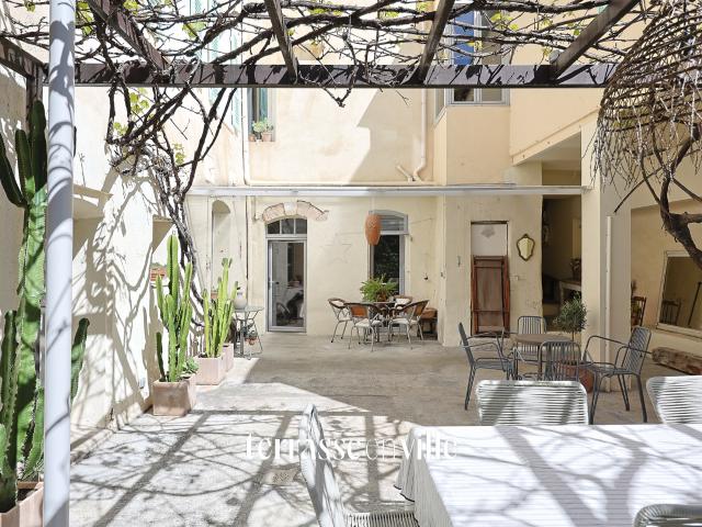 LA CIOTAT CENTRE HISTORIQUE GRAND DUPLEX T9 192 M2 5 CH PARCELLE 350M2 PARKING 1 250 000€