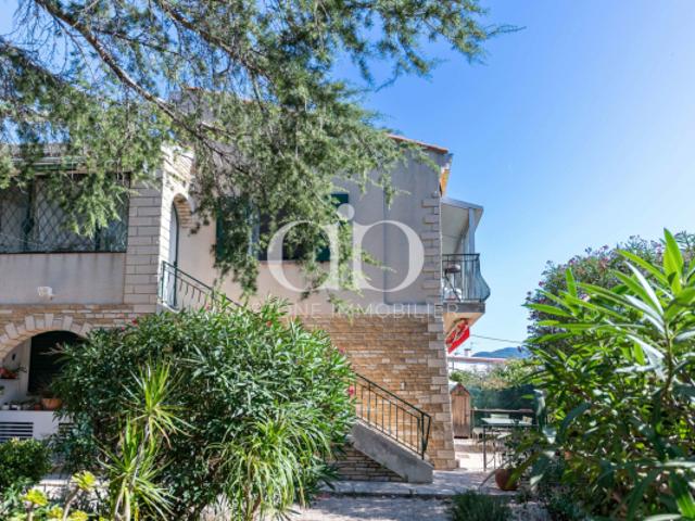 LA CIOTAT / APPARTEMENT AVEC JARDIN DANS UNE MAISON