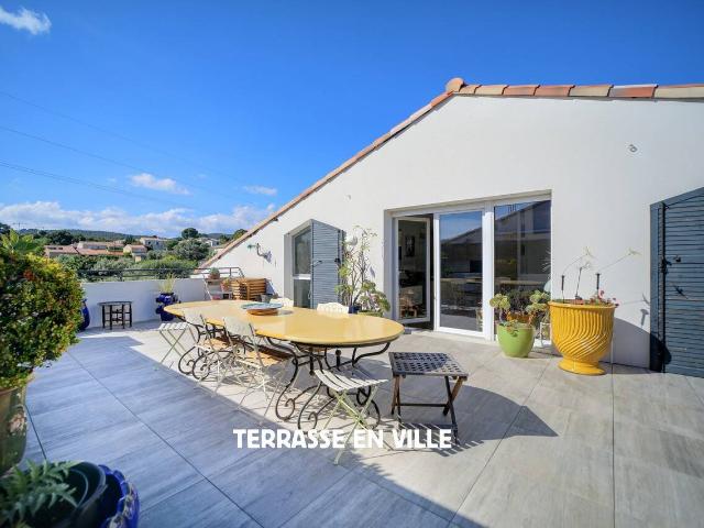 LA CIOTAT APPARTEMENT T3/4 85M2 LUMINEUX TERRASSE 66