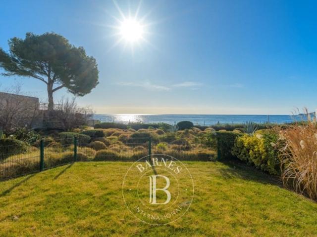 La Ciotat, face à la mer, très bel appartement 4 pièces, jardinet, garage, dans une résidence sécurisée de qualité