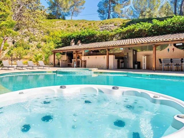 LA CIOTAT PROPRIETE DE 333 M2 + ANNEXE DE 147 M2 PISCINE