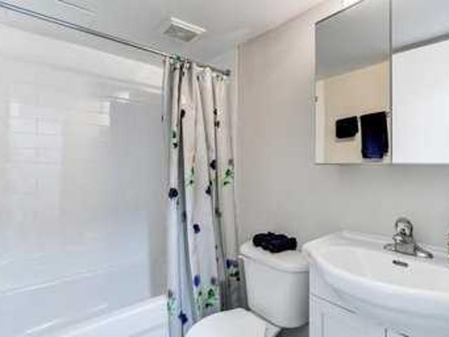 La Citadelle Studio Apartment for Rent at 2125 Rue Saint Marc, Montréal, QC H3H 2P1