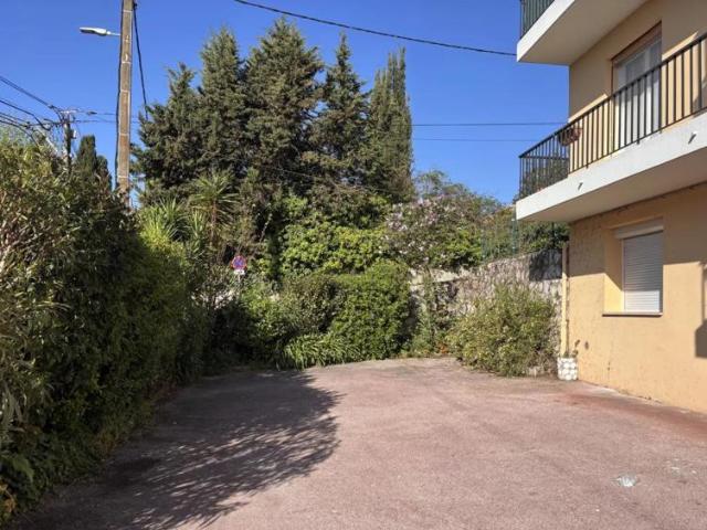 LA COLLE SUR LOUP 3 PIECES 104M² PARKINGS