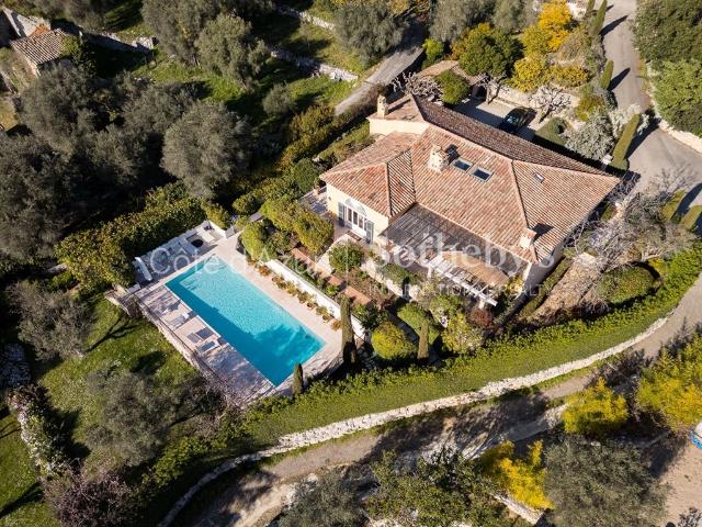 La Colle sur Loup, villa de 398 m² avec piscine chauffée pro. 398m² La Colle sur Loup